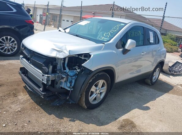 3GNCJKSB5LL209902 2020 CHEVROLET TRAX Silver Vista tres cuartos delantera izquierda