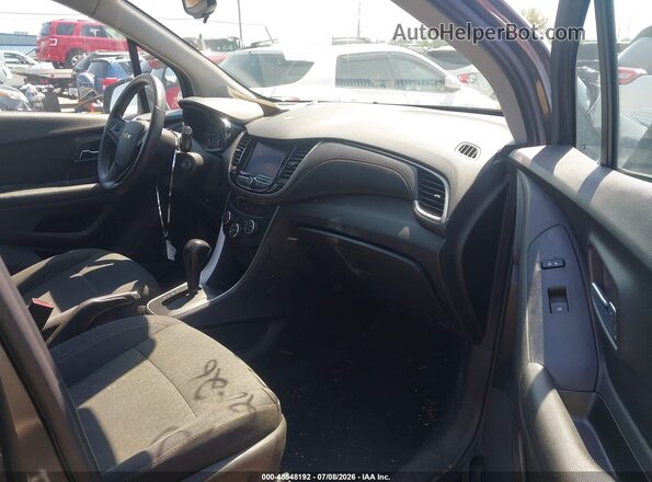 3GNCJKSB8LL214236 2020 CHEVROLET TRAX Серый Вид салона спереди