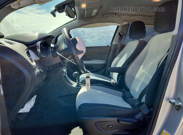 3GNCJKSB8LL299336 2020 CHEVROLET TRAX Silver წინა სალონის ხედი