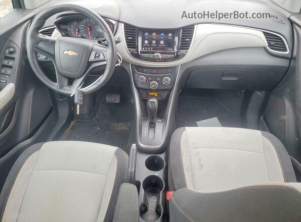3GNCJKSB8LL341875 2020 CHEVROLET TRAX Silver Dashboard view