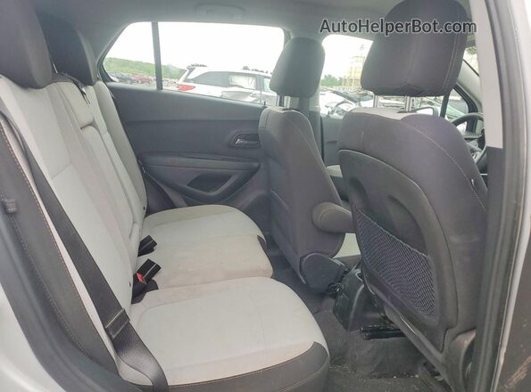 3GNCJKSB8LL341875 2020 CHEVROLET TRAX Silver Rear seats view