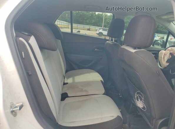 3GNCJKSBXLL172622 2020 CHEVROLET TRAX White Rear interior view