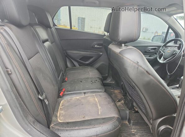 3GNCJLSB0KL163965 2019 CHEVROLET TRAX Silver Rear seats view