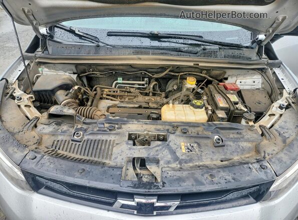 3GNCJLSB0KL163965 2019 CHEVROLET TRAX Silver Rear interior view
