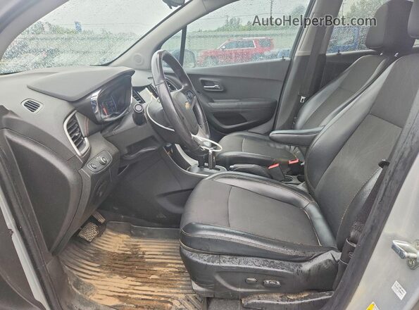 3GNCJLSB0KL163965 2019 CHEVROLET TRAX Silver Front interior view