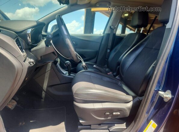 3GNCJLSB0LL309637 2020 CHEVROLET TRAX Синий Вид салона спереди