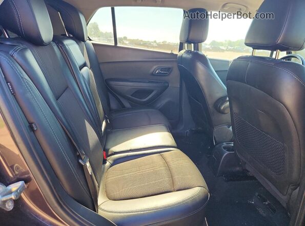 3GNCJLSB1GL203025 2016 CHEVROLET TRAX Purple Rear interior view
