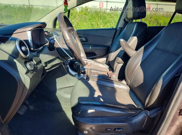 3GNCJLSB1GL203025 2016 CHEVROLET TRAX Purple Front interior view