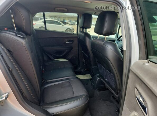 3GNCJLSB1KL374317 2019 CHEVROLET TRAX Silver Սալոնի հետևի տեսք