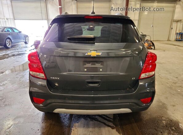 3GNCJLSB3JL391845 2018 CHEVROLET TRAX Серый Вид сзади