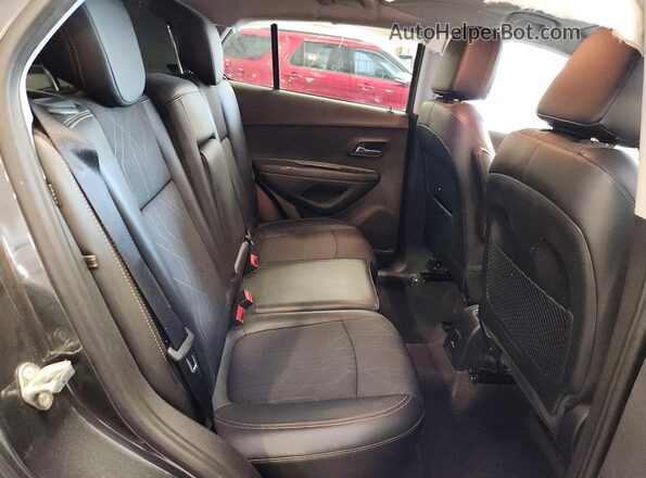 3GNCJLSB3JL391845 2018 CHEVROLET TRAX Серый Вид задней части салона