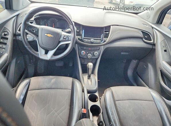 3GNCJLSB3LL330742 2020 CHEVROLET TRAX Blue Dashboard view