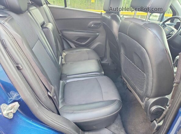 3GNCJLSB3LL330742 2020 CHEVROLET TRAX Blue Rear interior view