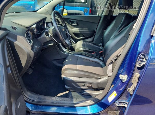 3GNCJLSB3LL330742 2020 CHEVROLET TRAX Blue Front interior view