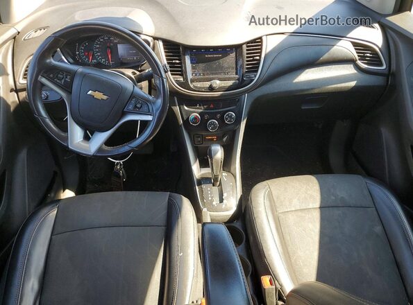 3GNCJLSB4LL267599 2020 CHEVROLET TRAX Gray Dashboard view