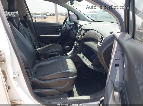 3GNCJLSB6KL243559 2019 CHEVROLET TRAX White Widok wnętrza z przodu