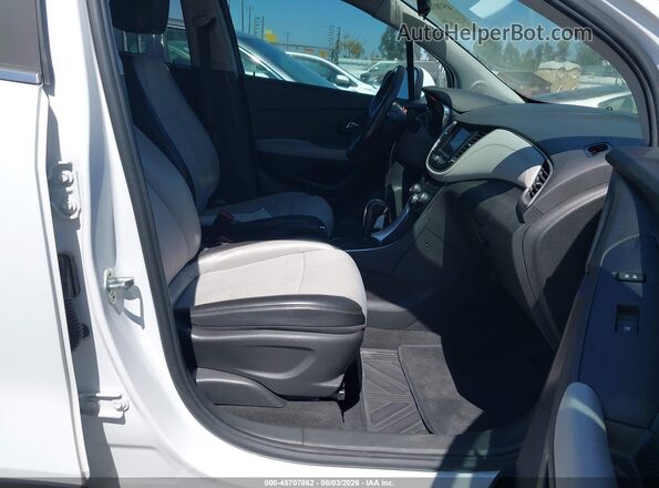 3GNCJLSB8LL223282 2020 CHEVROLET TRAX White Front interior view