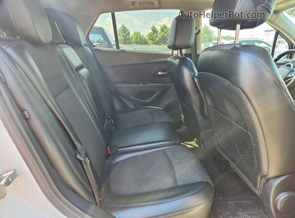 3GNCJLSB9GL268379 2016 CHEVROLET TRAX White Widok wnętrza z tyłu