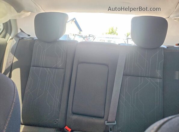 3GNCJLSB9KL154519 2019 CHEVROLET TRAX Red Rear seats view