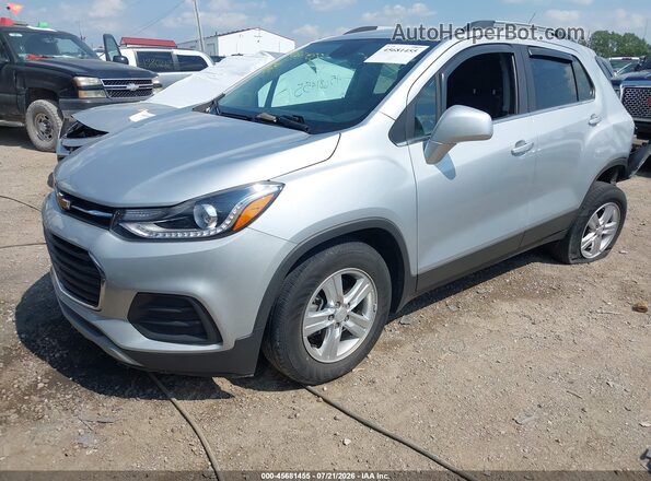 3GNCJLSB9LL301651 2020 CHEVROLET TRAX Silver Vista tres cuartos delantera izquierda