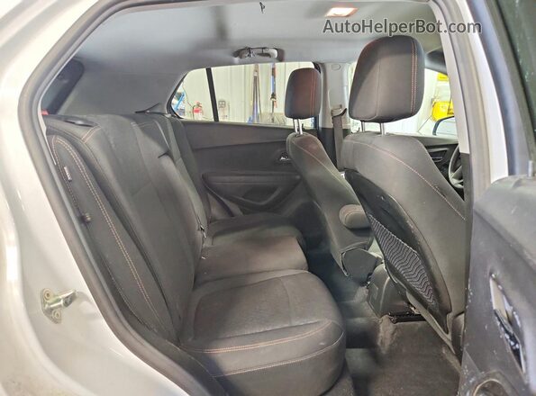 3GNCJNSB0LL330824 2020 CHEVROLET TRAX White Вид задньої частини салону