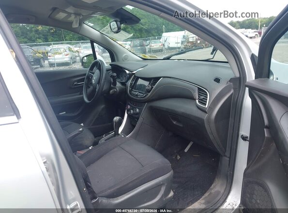 3GNCJPSB1JL308632 2018 CHEVROLET TRAX Silver Вид салону спереду