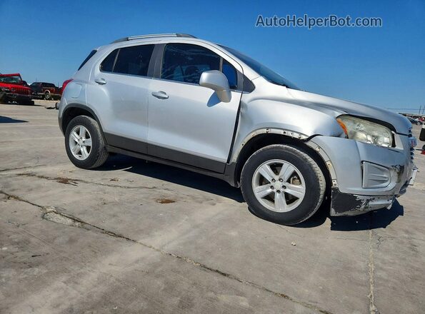 3GNCJPSB3GL157060 2016 CHEVROLET TRAX Серебряный Передняя правая четверть