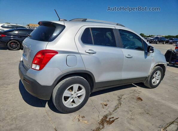 3GNCJPSB3GL157060 2016 CHEVROLET TRAX Серебряный Задняя правая четверть