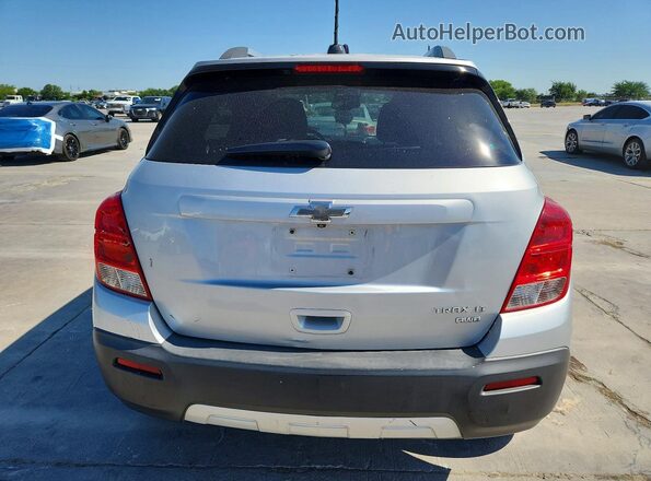 3GNCJPSB3GL157060 2016 CHEVROLET TRAX Серебряный Вид сзади