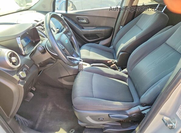 3GNCJPSB3GL157060 2016 CHEVROLET TRAX Серебряный Вид салона спереди