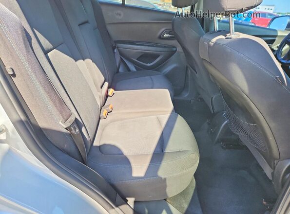 3GNCJPSB3GL157060 2016 CHEVROLET TRAX Серебряный Вид задних сидений