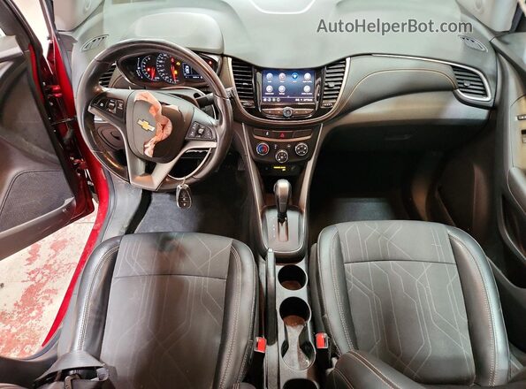 3GNCJPSB4LL182530 2020 CHEVROLET TRAX Burgundy Vista del salpicadero