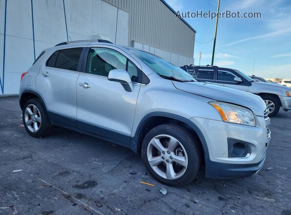 3GNCJRSB2GL263561 2016 CHEVROLET TRAX Gray Front right