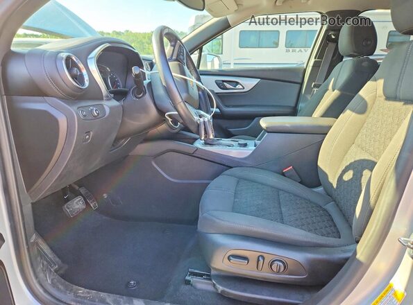 3GNKBBRA1LS719496 2020 CHEVROLET BLAZER Silver Front interior view