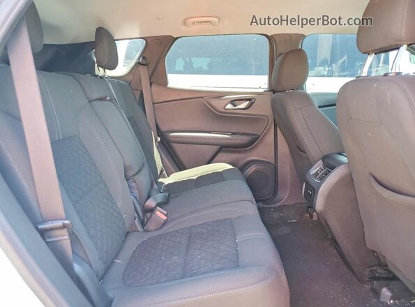 3GNKBBRA3LS596848 2020 CHEVROLET BLAZER Silver Вид задньої частини салону