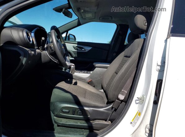 3GNKBBRA3MS580666 2021 CHEVROLET BLAZER Белый Вид салона спереди