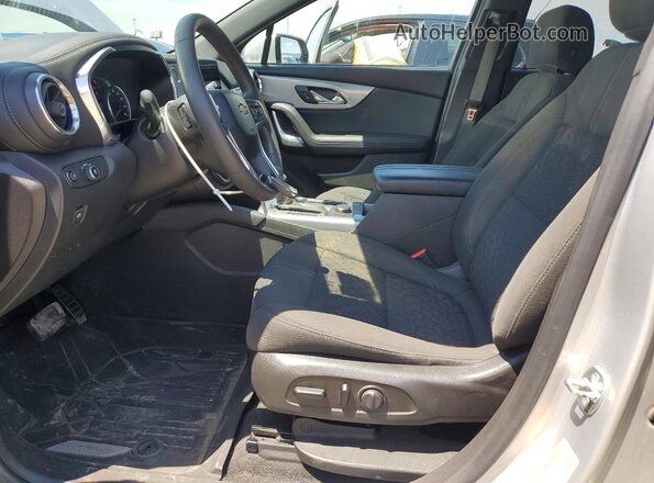 3GNKBBRA4MS527605 2021 CHEVROLET BLAZER Silver წინა სალონის ხედი