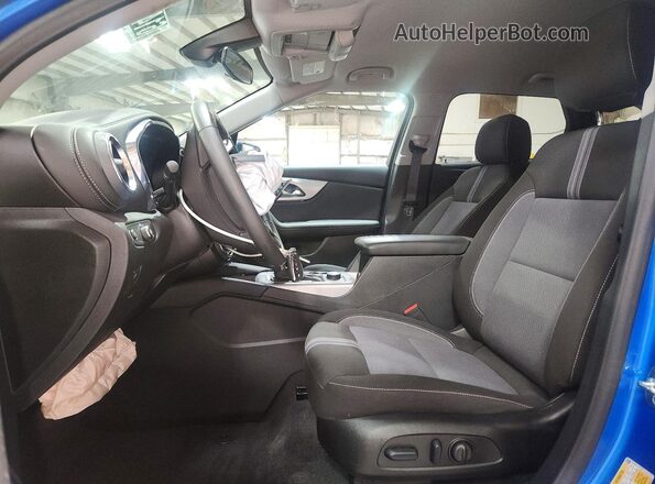 3GNKBCR42TS161707 2026 CHEVROLET BLAZER Синий Вид салона спереди