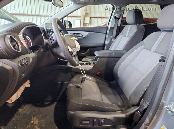 3GNKBCR43SS147121 2025 CHEVROLET BLAZER Серый Вид салона спереди