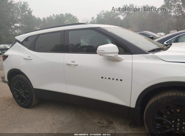 3GNKBCR46NS132018 2022 CHEVROLET BLAZER White Widok wnętrza z tyłu