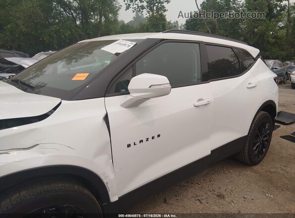 3GNKBCR46NS132018 2022 CHEVROLET BLAZER White Widok wnętrza 360 stopni