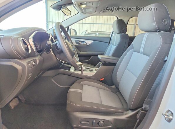 3GNKBCR46TS154873 2026 CHEVROLET BLAZER Белый Вид салона спереди