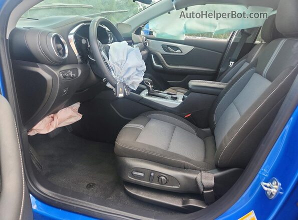 3GNKBCR48TS168161 2026 CHEVROLET BLAZER Blue წინა სალონის ხედი