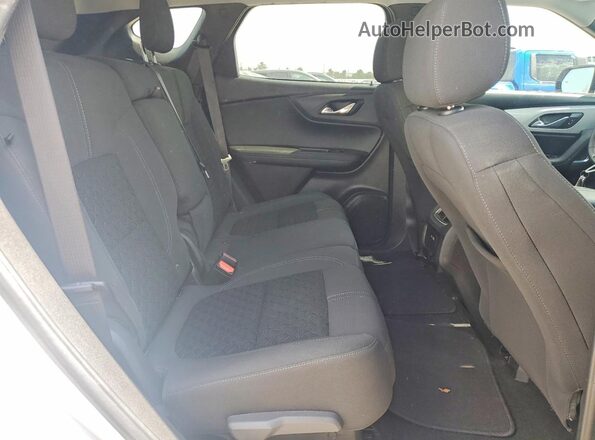 3GNKBCRS8MS556779 2021 CHEVROLET BLAZER Silver Widok wnętrza z tyłu