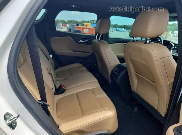 3GNKBFRS3NS130694 2022 CHEVROLET BLAZER White Rear interior view
