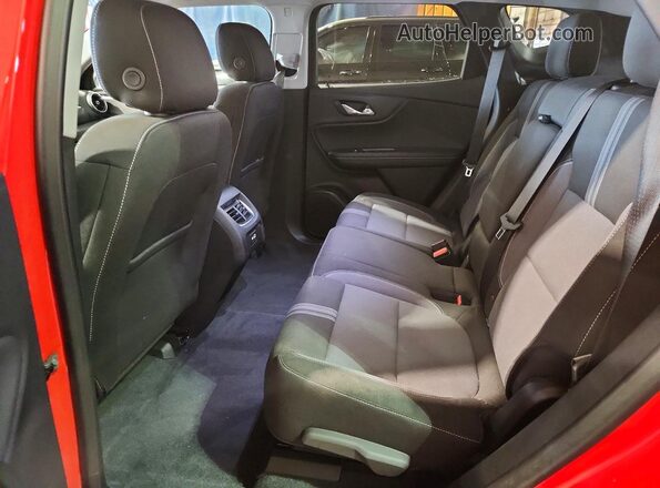 3GNKBHR42TS168069 2026 CHEVROLET BLAZER Red Vista interior trasera