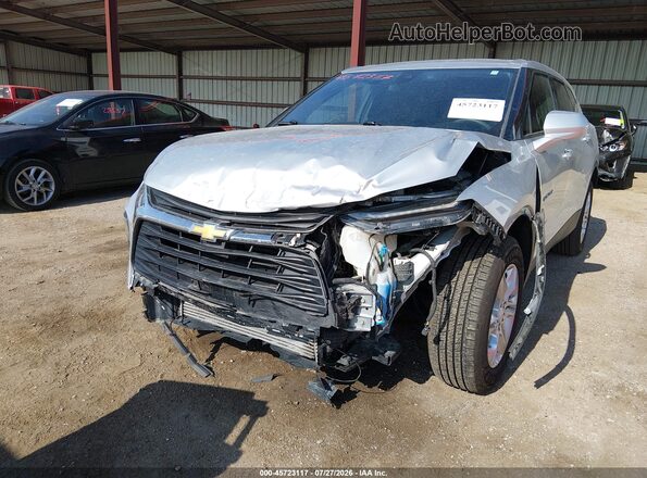 3GNKBHR44MS546586 2021 CHEVROLET BLAZER Серебряный Вид спереди