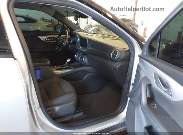 3GNKBHR44MS550850 2021 CHEVROLET BLAZER Серебряный Вид салона спереди