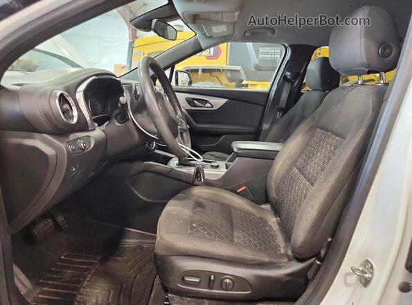 3GNKBHR48MS582054 2021 CHEVROLET BLAZER Белый Вид салона спереди