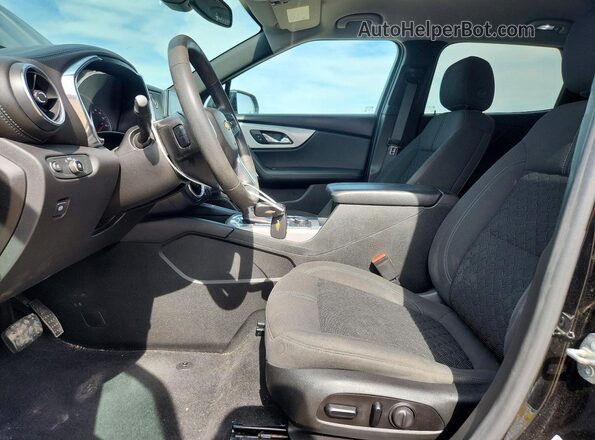 3GNKBHRS6MS513118 2021 CHEVROLET BLAZER Черный Вид салона спереди